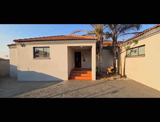 4 BEDROOM FREESTANDING FOR SALE IN BENDOR